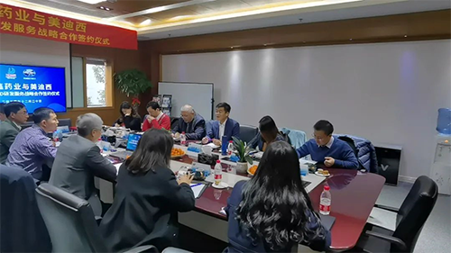 力鑫药业董事长&总经理高悦译、副总经理张倩、首席技术官陈成斌、研发商务总监刘恩桂、总经办主任张梦晗