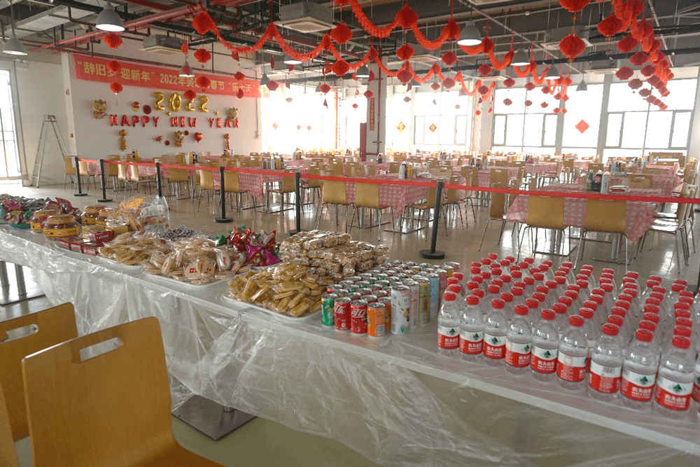 人生就是博还为伙伴们准备了水果、零食、饮料等